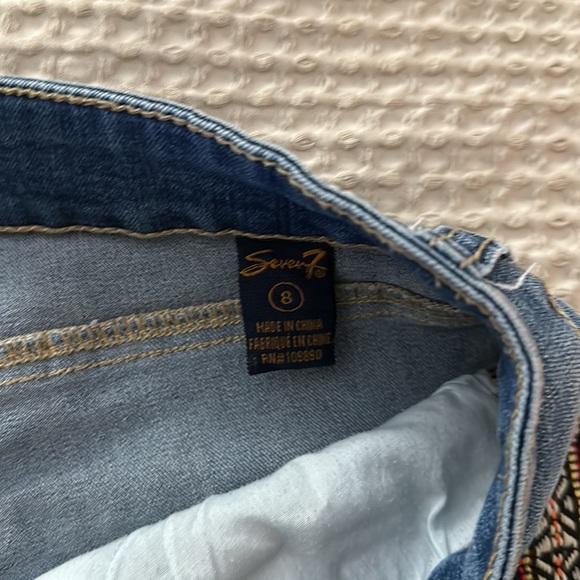 Seven for all mankind jeans shorts distressed with embroidered ribbon trim 8 - Picture 4 of 7
